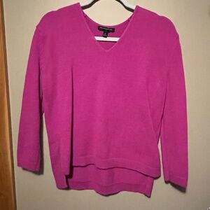 Banana Republic Bright, Cozy V-Neck Sweater in Fuschia Purple/Pink Women's Small